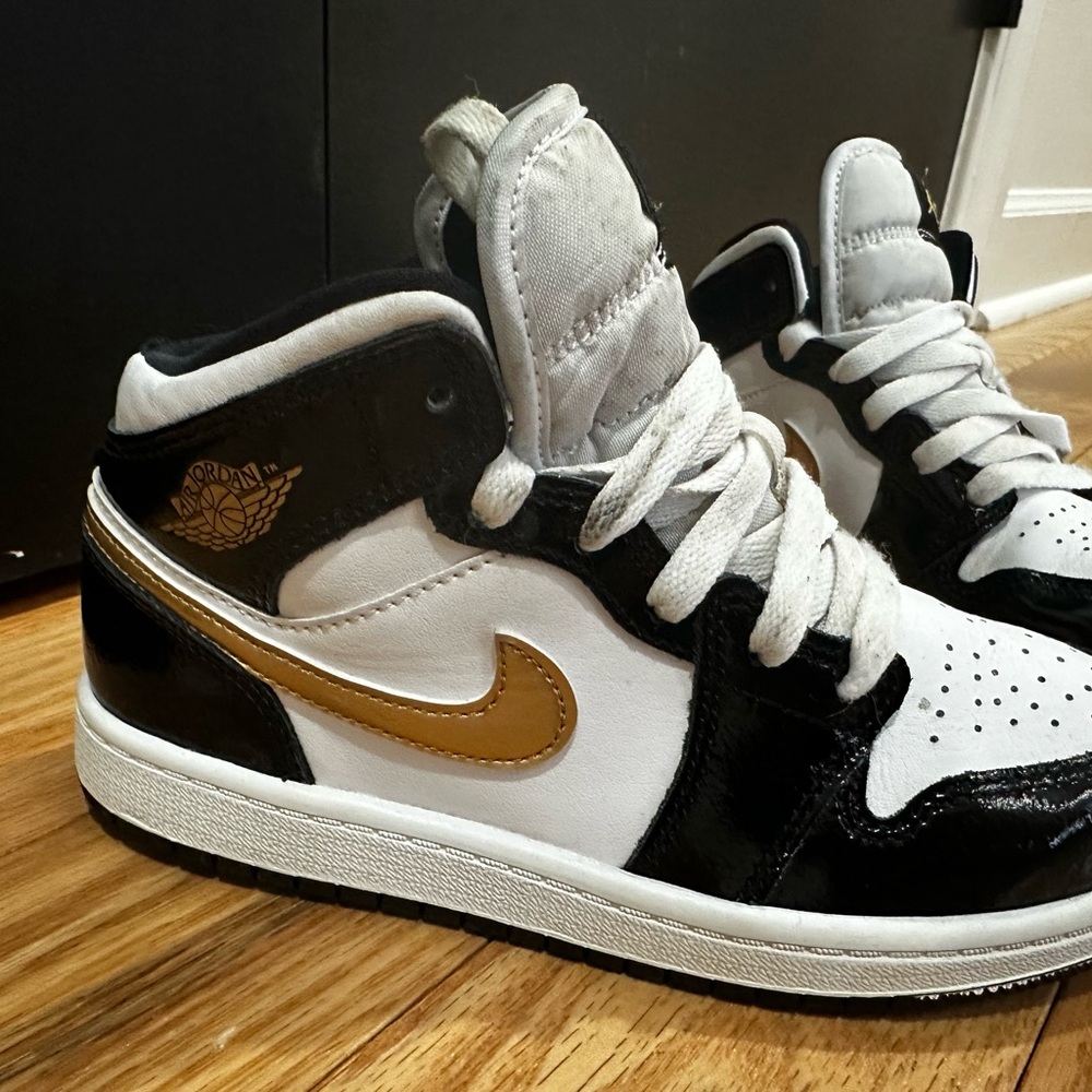 Jordan Kids Sneakers Black White Gold mids